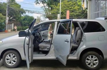 White Toyota Innova 2011 for sale in Manual