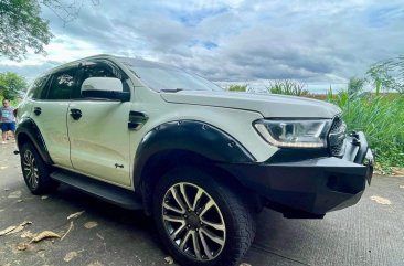 Selling White Ford Everest 2020 in Antipolo