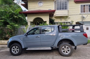 Selling White Mitsubishi Strada 2012 in Quezon City