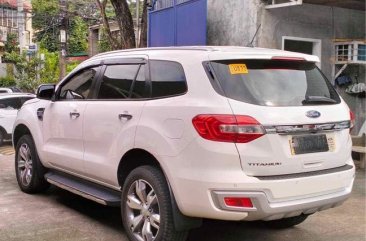 White Ford Everest 2018 for sale in 