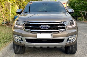 Selling White Ford Everest 2020 in Las Piñas