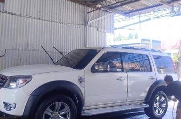 Selling White Ford Everest 2011 in Malabon