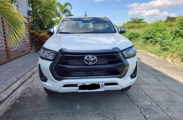 White Toyota Hilux 2017 for sale in Manila