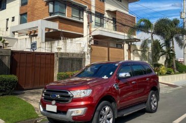 Selling White Ford Everest 2019 in Manila