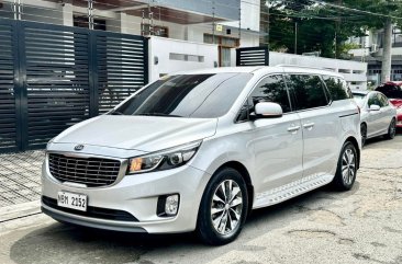 Selling White Kia Carnival 2018 in Pasig