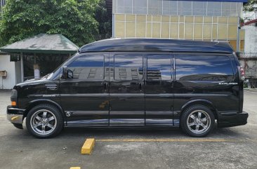 Sell White 2011 Gmc Savana in Quezon City