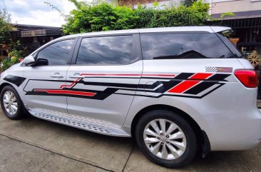 Sell White 2017 Kia Grand carnival in Manila