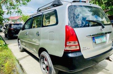 Sell White 2005 Toyota Innova in Caloocan