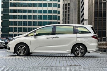 Sell Pearl White 2018 Honda Odyssey in Makati