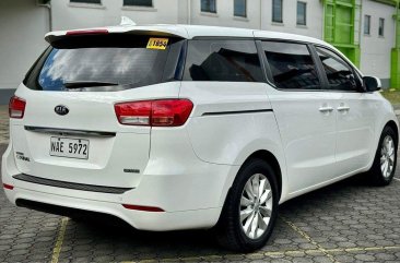 White Kia Carnival 2017 for sale in 