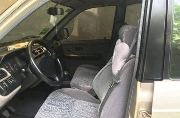 Selling White Toyota Revo 2002 in Manila