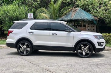 Selling White Ford Explorer 2016 in Manila