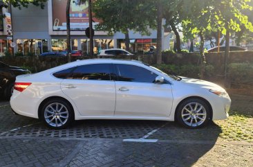 Sell White 2014 Toyota Avalon in Manila