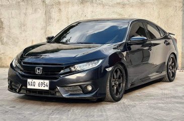 Selling White Honda Civic 2018 in Manila