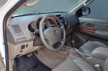 White Toyota Fortuner 2010 for sale in Quezon City