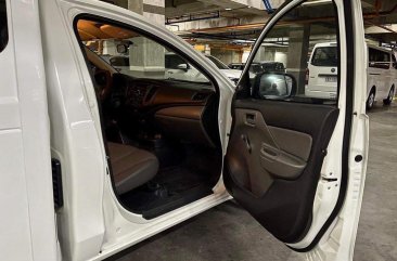 Selling White Mitsubishi L200 strada 2019 in Manila