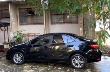 Selling White Toyota Altis 2016 in Pasig