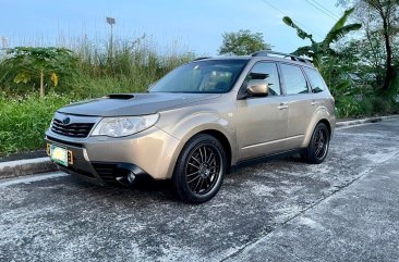 White Subaru Forester 2009 for sale in Automatic