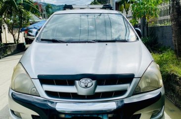 Sell White 2005 Toyota Innova in Caloocan