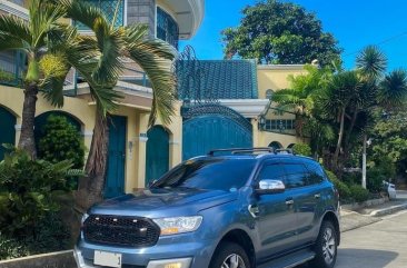 Selling White Ford Everest 2017 in Manila