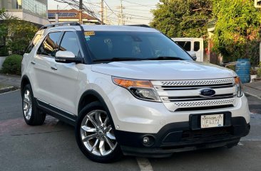 Selling Pearl White Ford Explorer 2015 in Manila