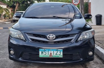 Selling White Toyota Altis 2013 in Manila