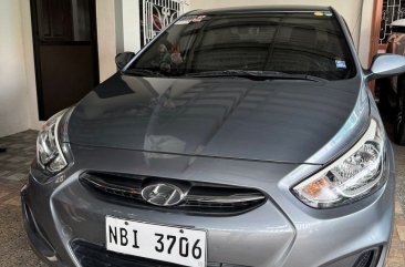 Selling White Hyundai Accent 2018 in Manila