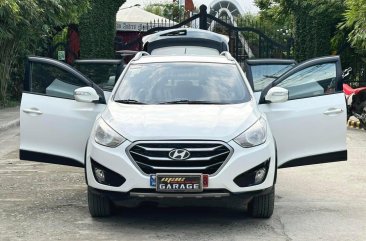 Selling White Hyundai Tucson 2012 in Manila