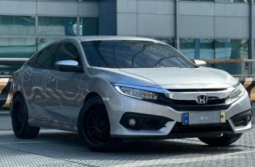 Selling White Honda Civic 2018 in Makati