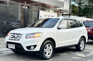 Sell White 2011 Hyundai Santa Fe in Pasig