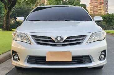 Selling White Toyota Corolla altis 2013 in Marikina