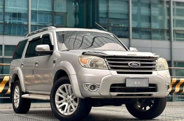 Selling White Ford Everest 2014 in Makati