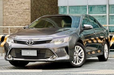 Selling White Toyota Camry 2016 in Makati