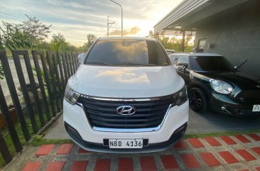 Sell White 2019 Hyundai Grand starex in Pasig