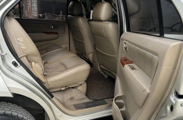 Selling White Toyota Fortuner 2009 in Quezon City