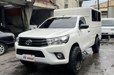 White Toyota Hilux 2016 for sale in Manual