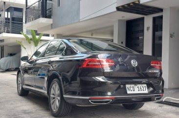 White Volkswagen Passat 2017 for sale in Automatic