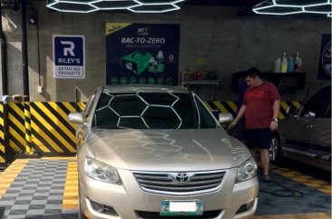 Sell White 2007 Toyota Camry in Makati