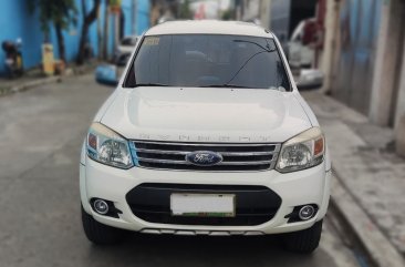 Pearl White Ford Everest 2014 for sale in Automatic