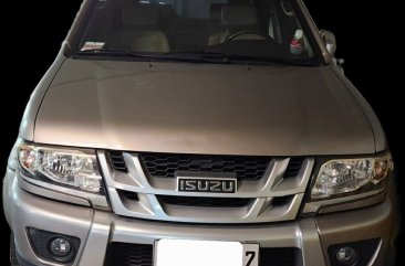 Selling White Isuzu Sportivo x 2015 in Manila