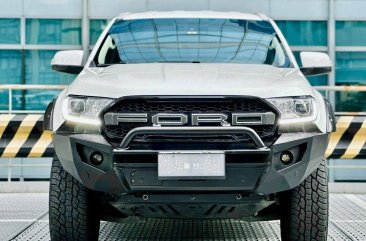 Selling White Ford Everest 2020 in Makati