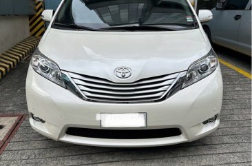 White Toyota Sienna 2014 for sale in Quezon City