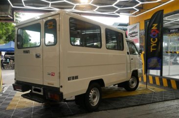 Selling White Mitsubishi L300 2017 in Pasig