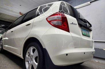 Selling White Honda Jazz 2011 in Quezon City