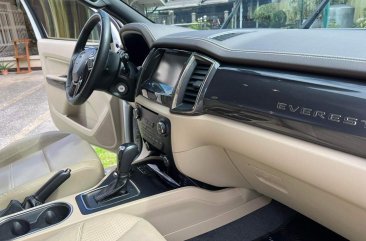 Selling White Ford Everest 2016 in Manila