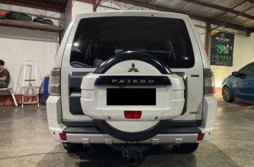 Selling White Mitsubishi Pajero 2012 in Manila