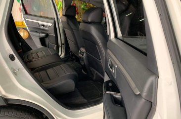 Sell White 2017 Honda Cr-V in Makati