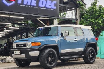 Sell White 2014 Toyota Fj Cruiser in Manila