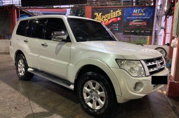 Selling White Mitsubishi Pajero 2012 in Manila