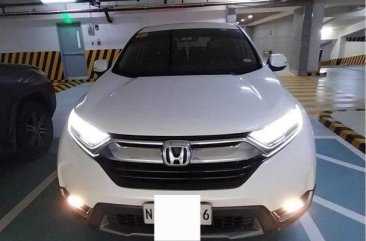 Sell White 2017 Honda Cr-V in Makati